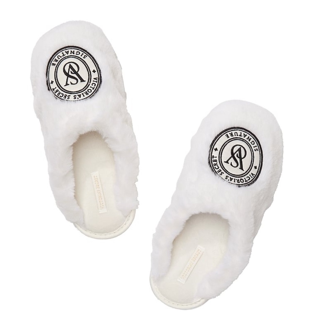 NWT Victoria’s secret Signature white faux fur Slippers size L